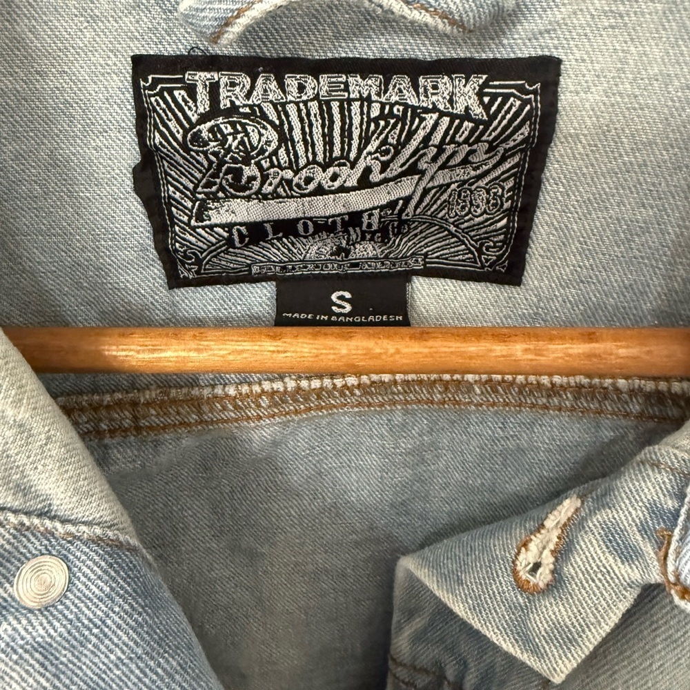 Trademark Brooklyn Cloth Unisex New Age Graphic light Wash Jean Jacket Sz Small - Picture 3 of 6